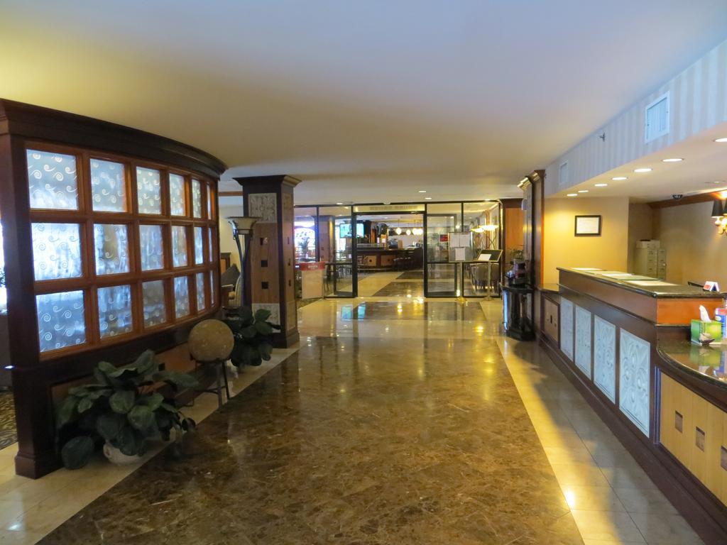 Gateway Hotel Dallas Park Central Экстерьер фото
