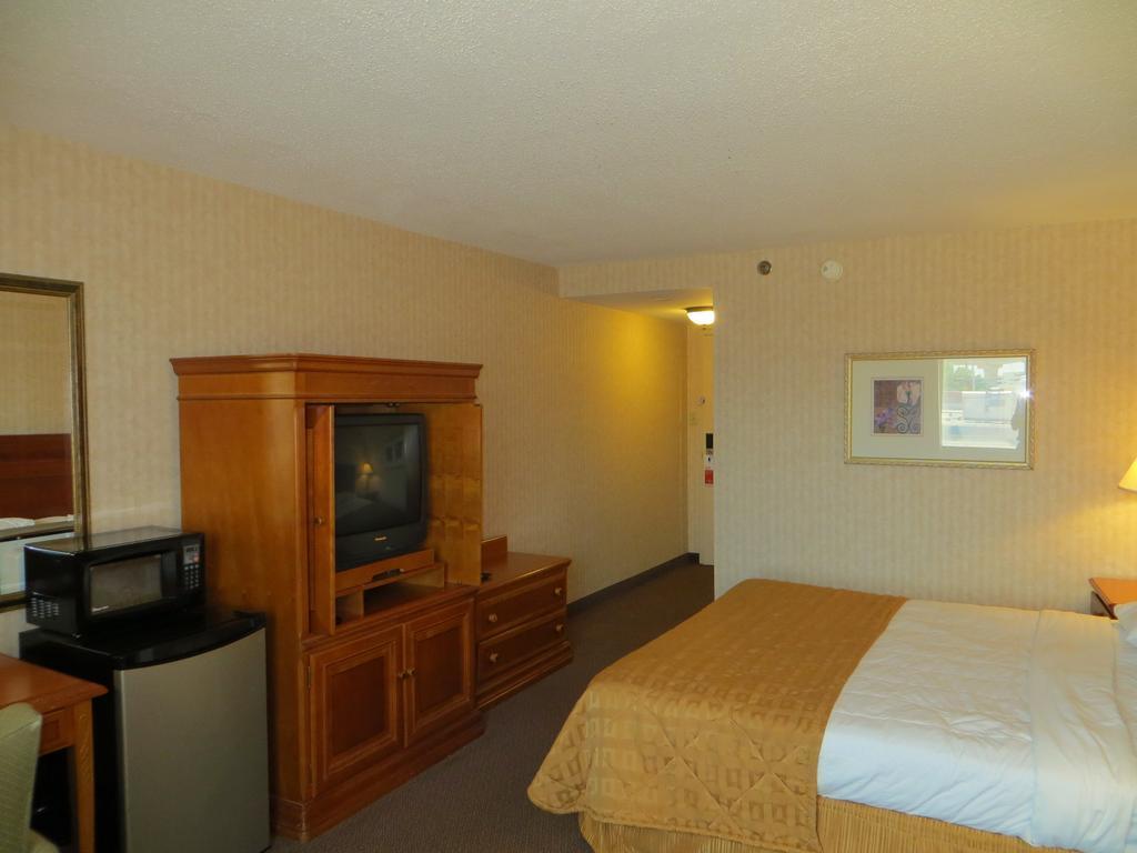 Gateway Hotel Dallas Park Central Номер фото