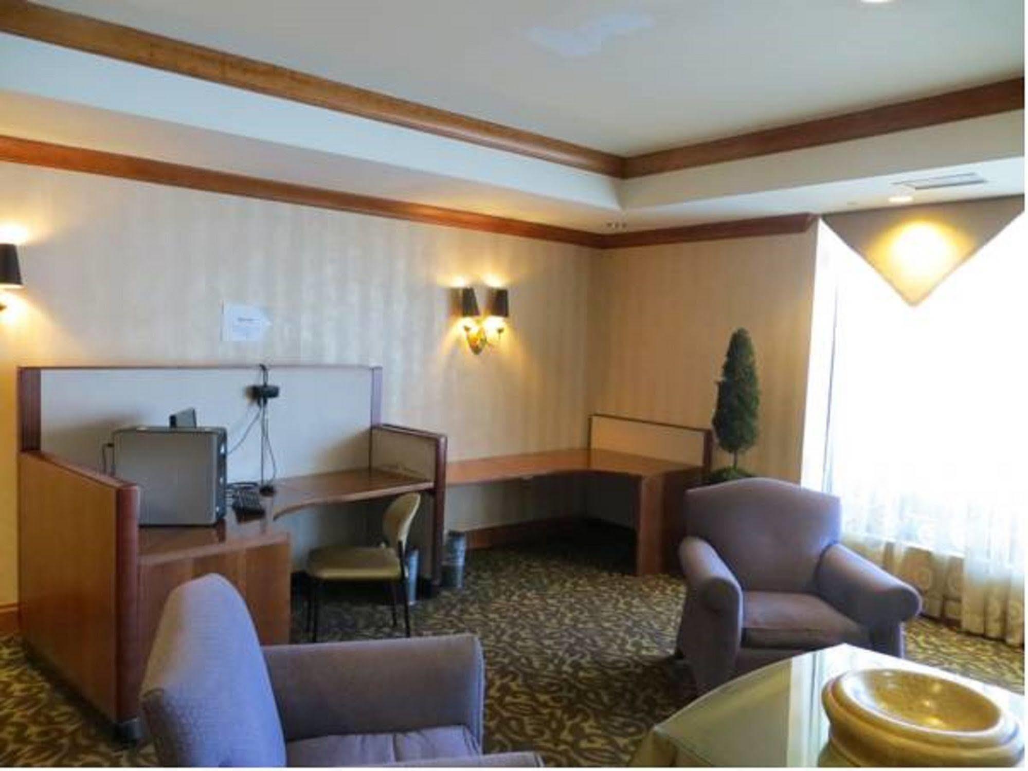 Gateway Hotel Dallas Park Central Экстерьер фото