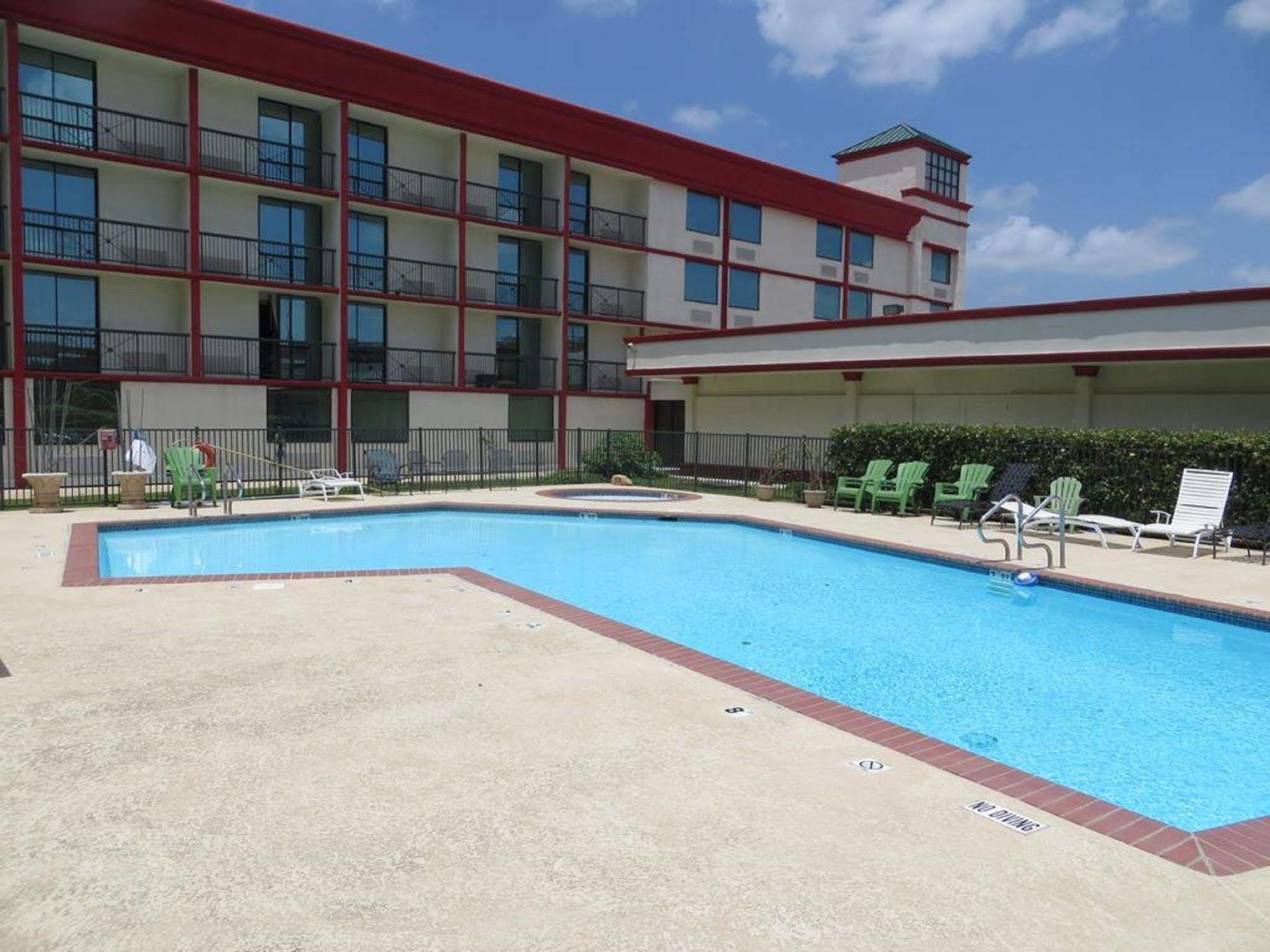 Gateway Hotel Dallas Park Central Экстерьер фото