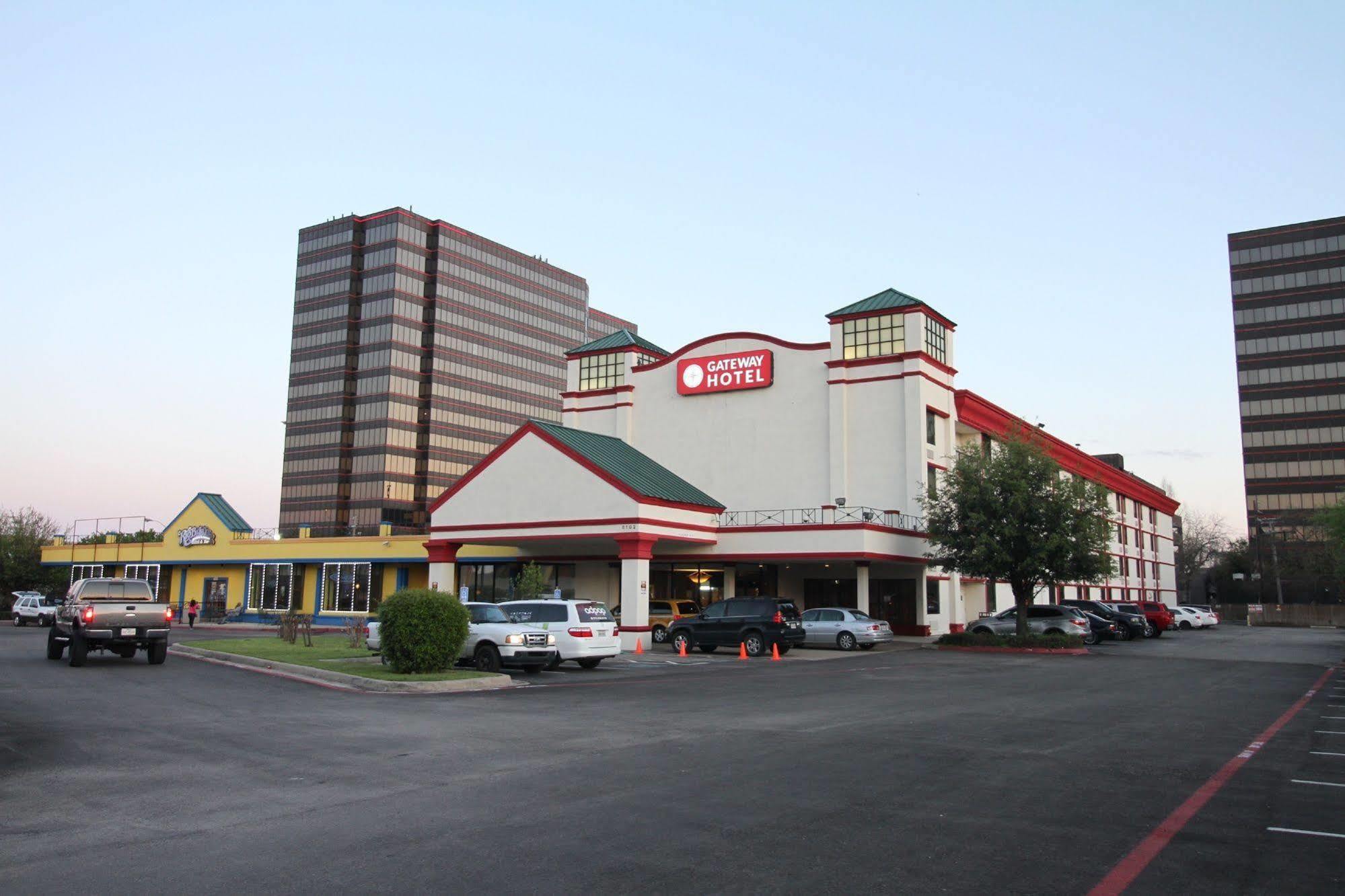 Gateway Hotel Dallas Park Central Экстерьер фото